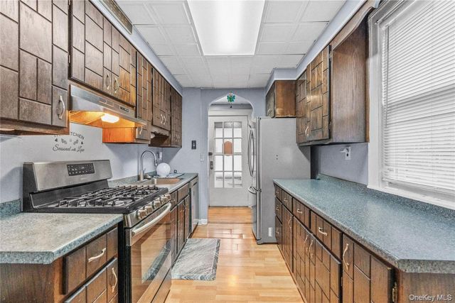 240 N Fulton Avenue, Mount Vernon, NY 10552