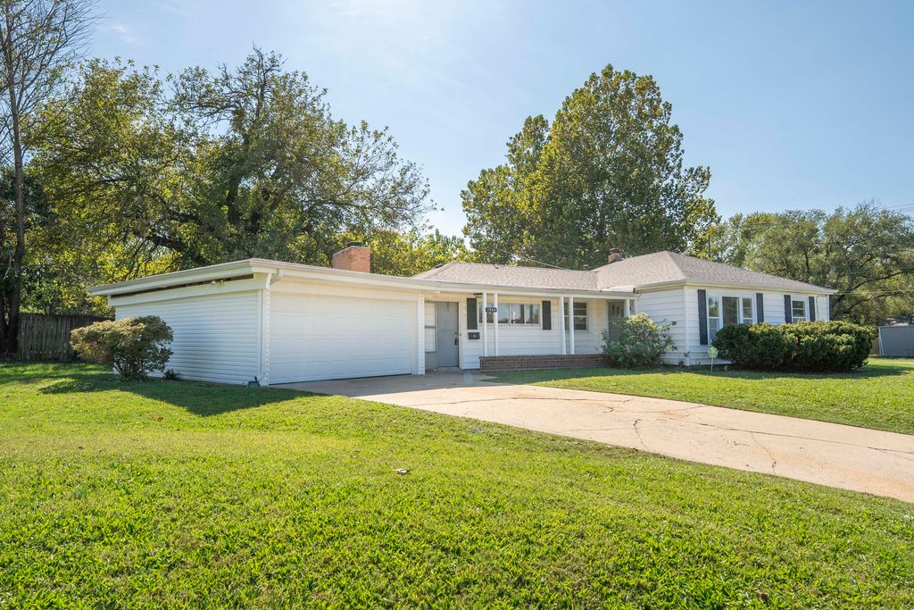 1504 East Pythian Street, Springfield, MO 65802