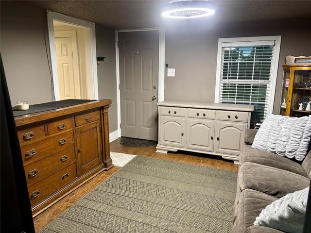 301 E 2nd Street, Bonham, TX 75418