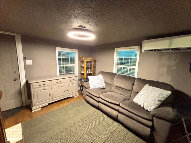 301 E 2nd Street, Bonham, TX 75418