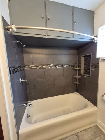 9002 Sheridan Avenue 3, Brookfield, IL 60513