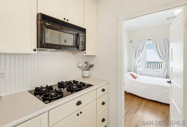 1353 Edgemont, San Diego, CA 92102