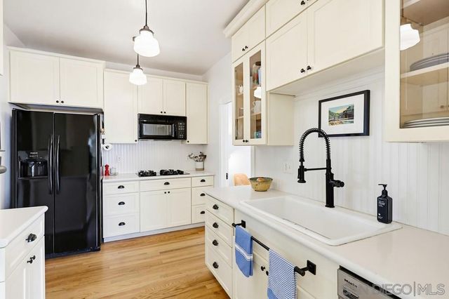 1353 Edgemont, San Diego, CA 92102