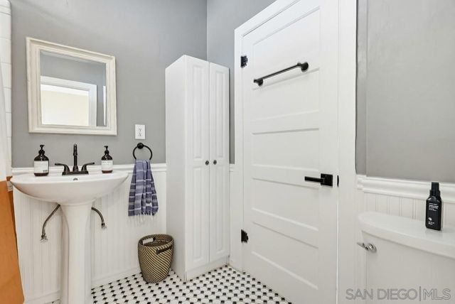 1353 Edgemont, San Diego, CA 92102