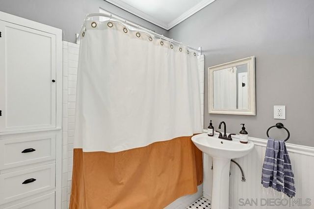 1353 Edgemont, San Diego, CA 92102