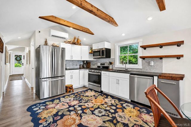 80 Rabbit Lane, East Marion, NY 11939