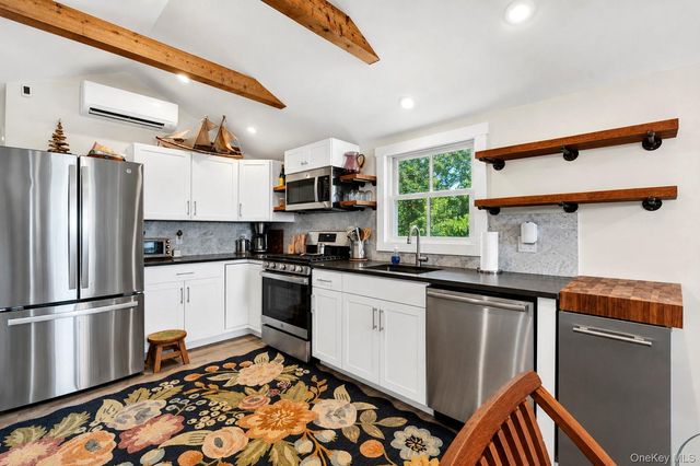 80 Rabbit Lane, East Marion, NY 11939