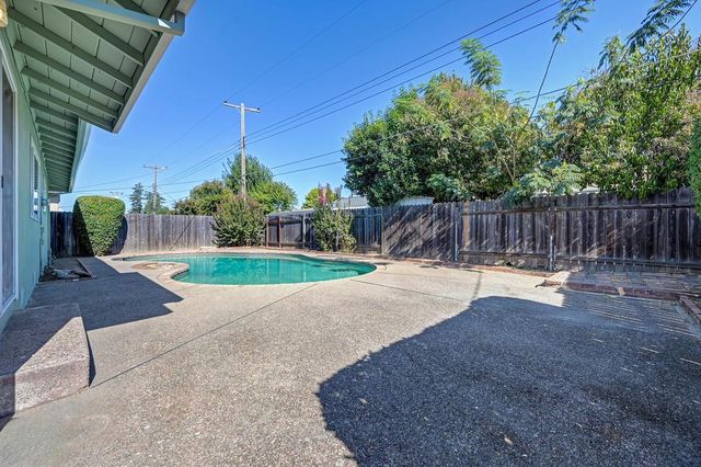2379 McGregor, Rancho Cordova, CA 95670