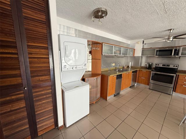 6400 ISLA VERDE AVENUE 11-A, Carolina, PR 00979