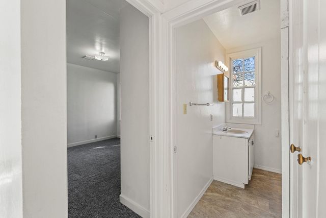 908 SW Bridge Street, Grants Pass, OR 97526