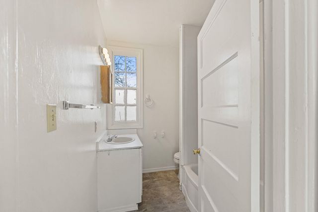 908 SW Bridge Street, Grants Pass, OR 97526