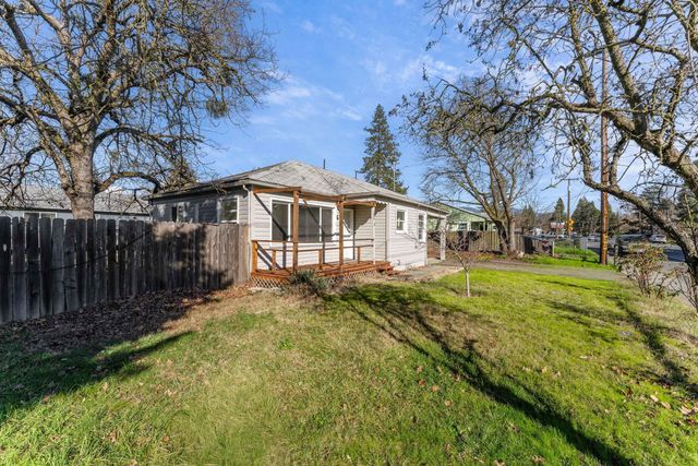 908 SW Bridge Street, Grants Pass, OR 97526