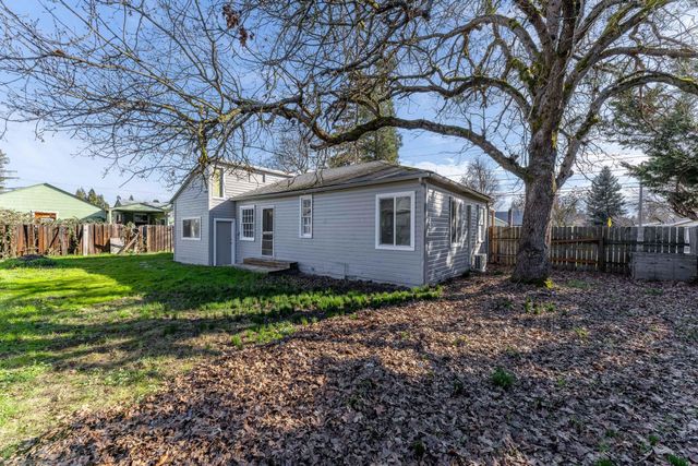 908 SW Bridge Street, Grants Pass, OR 97526