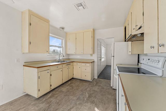 908 SW Bridge Street, Grants Pass, OR 97526