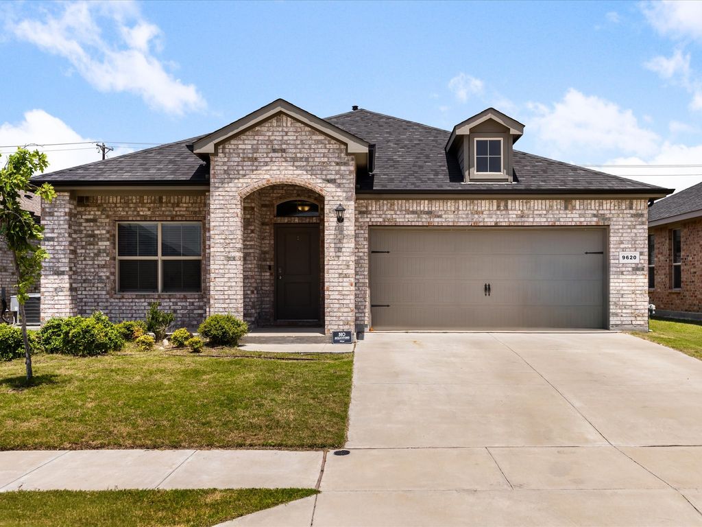 9620 Hickory Knob Drive, Fort Worth, TX 76108 — exterior
