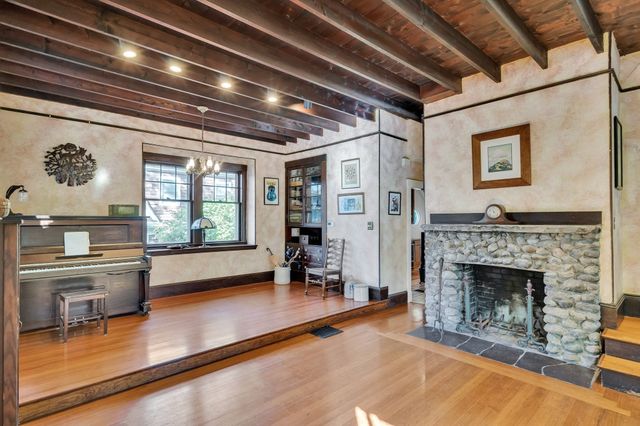 36 Warwick Rd, Watertown, MA 02472