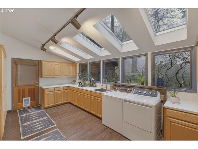 1330 Ne LINNWOOD Dr, Albany, OR 97322