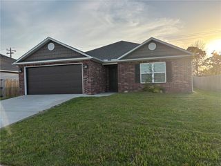 811 Belhaven Road, Centerton, AR 72719