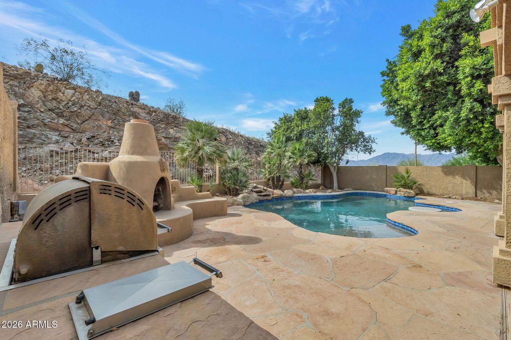315 E GLENHAVEN Drive, Phoenix, AZ 85048