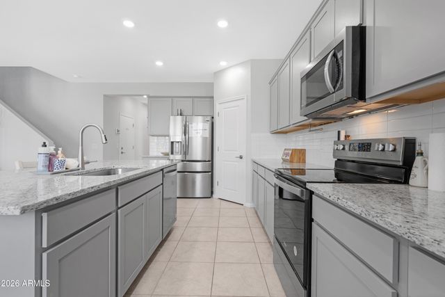 2562 E BOULDER Avenue, Apache Junction, AZ 85119