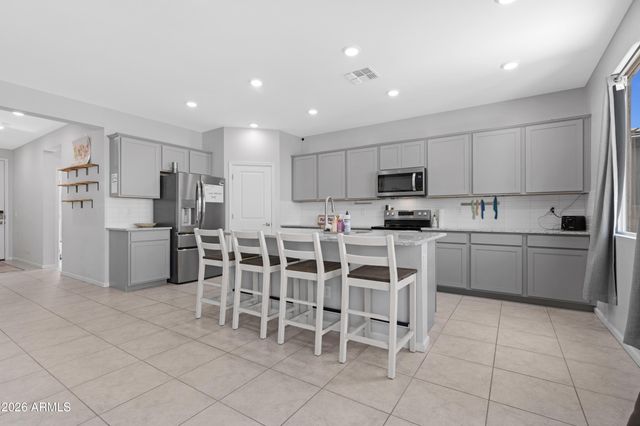 2562 E BOULDER Avenue, Apache Junction, AZ 85119