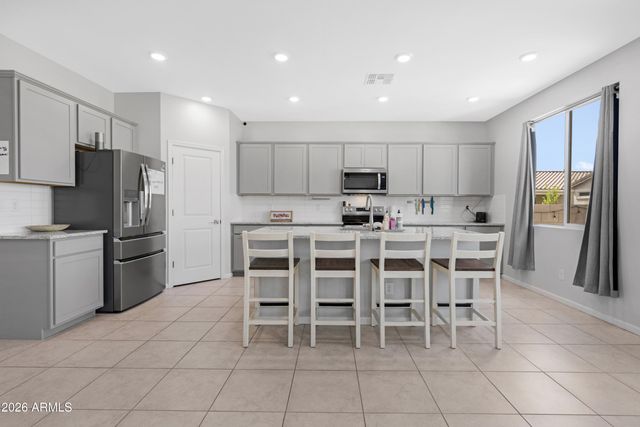 2562 E BOULDER Avenue, Apache Junction, AZ 85119