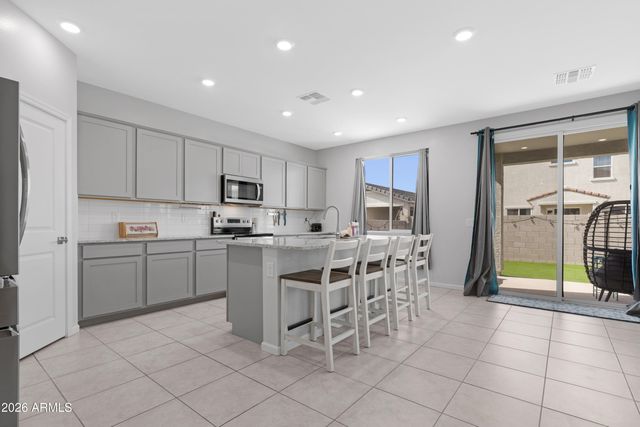2562 E BOULDER Avenue, Apache Junction, AZ 85119