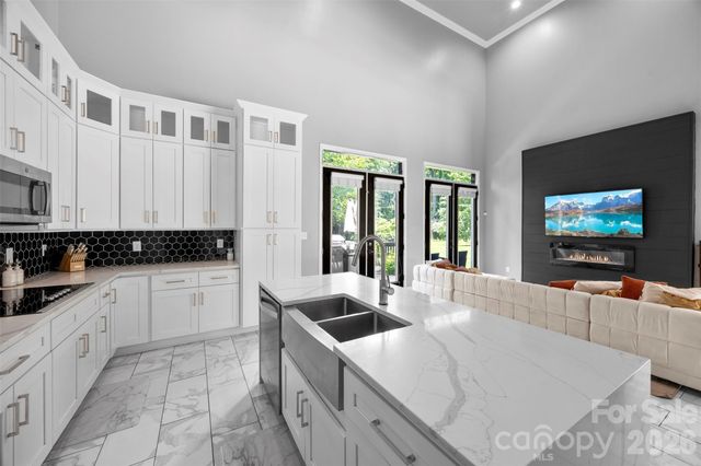 7117 W Sugar Creek Road, Charlotte, NC 28269