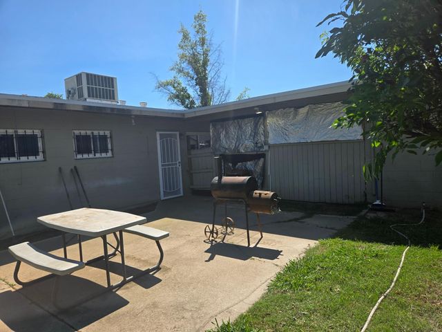 5309 56th St, Sacramento, CA 95820