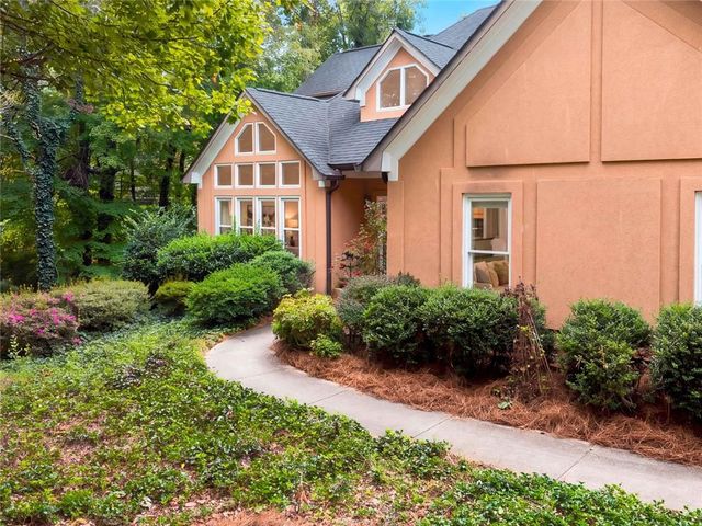 305 Deer Cliff Cove, Lawrenceville, GA 30043