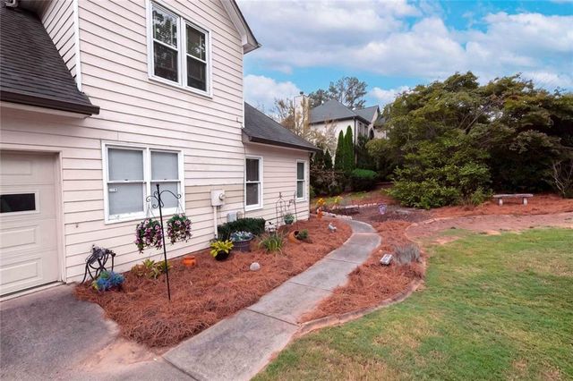 305 Deer Cliff Cove, Lawrenceville, GA 30043