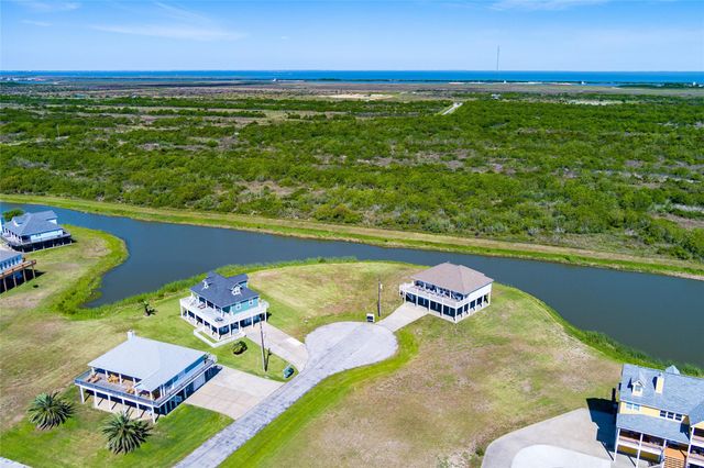 704 Cameron Circle, Port Bolivar, TX 77650