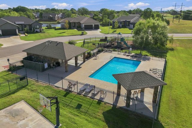 1502 N Shadow Rock Dr, Andover, KS 67002