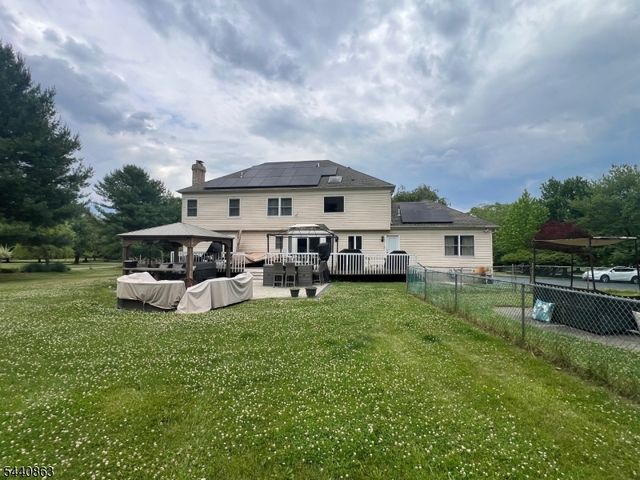 26 Gentry Dr, Washington Twp., NJ 07853