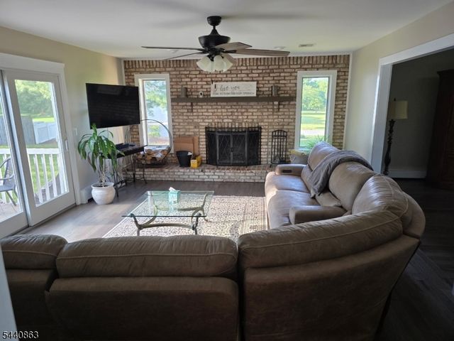 26 Gentry Dr, Washington Twp., NJ 07853