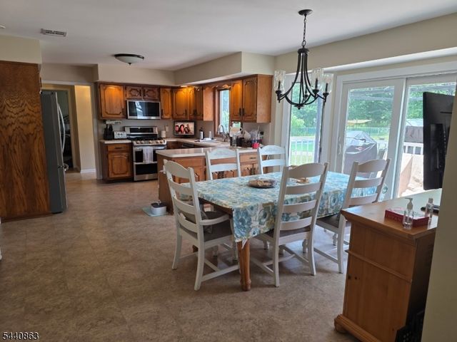 26 Gentry Dr, Washington Twp., NJ 07853