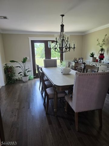 26 Gentry Dr, Washington Twp., NJ 07853