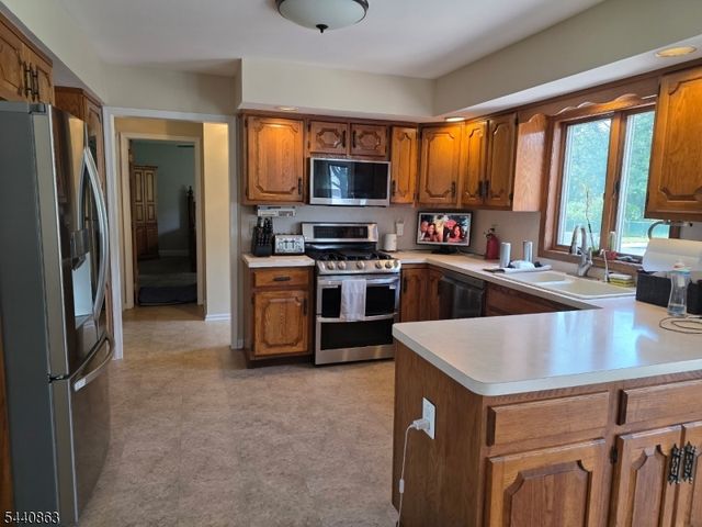 26 Gentry Dr, Washington Twp., NJ 07853