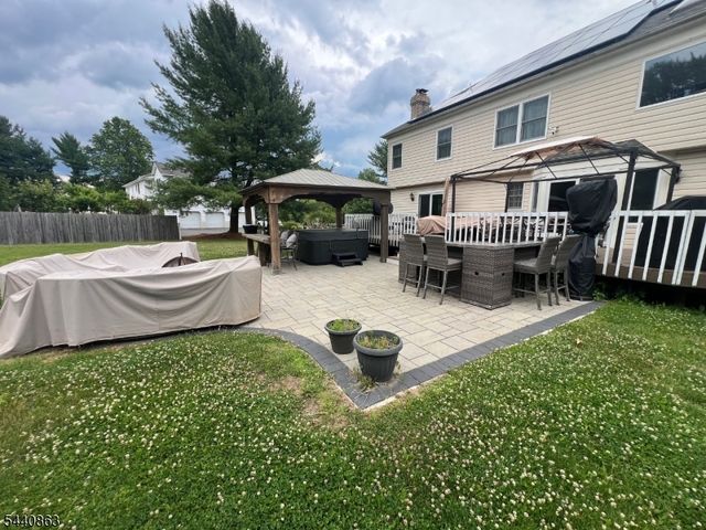26 Gentry Dr, Washington Twp., NJ 07853