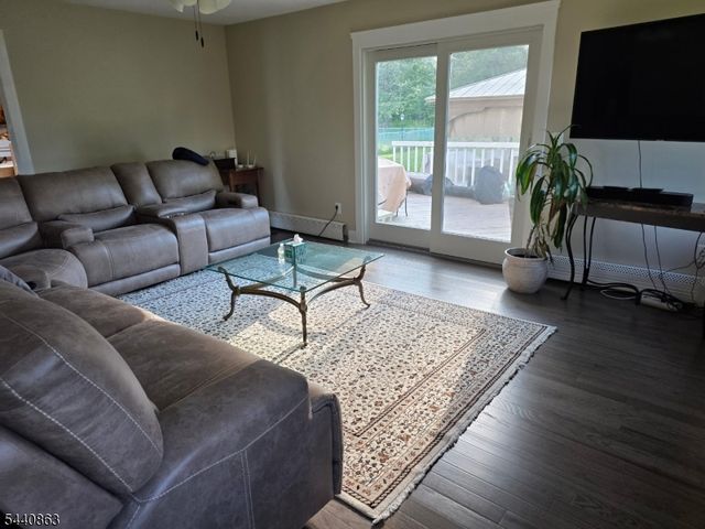 26 Gentry Dr, Washington Twp., NJ 07853