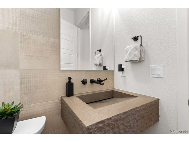 7162 Skygazer St, Castle Pines, CO 80108