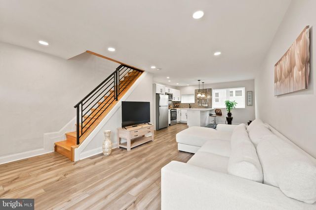 7135 CLOVER LN, Upper Darby, PA 19082