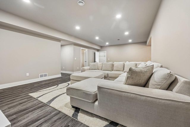 N66W15730 Fox Meadow DRIVE, Menomonee Falls, WI 53051