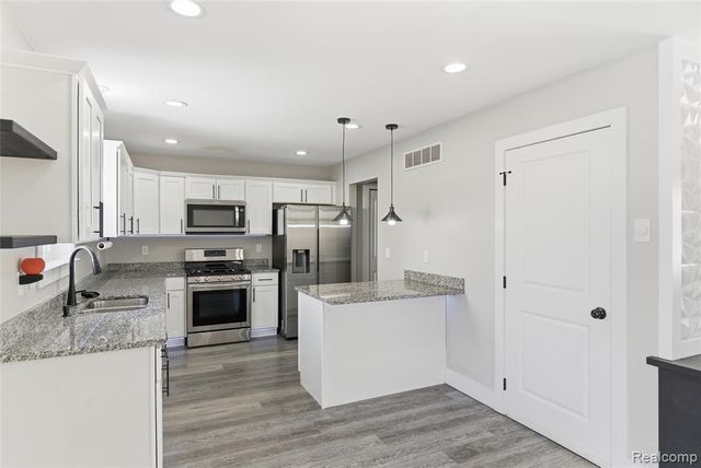 507 E Muir Avenue, Hazel Park, MI 48030