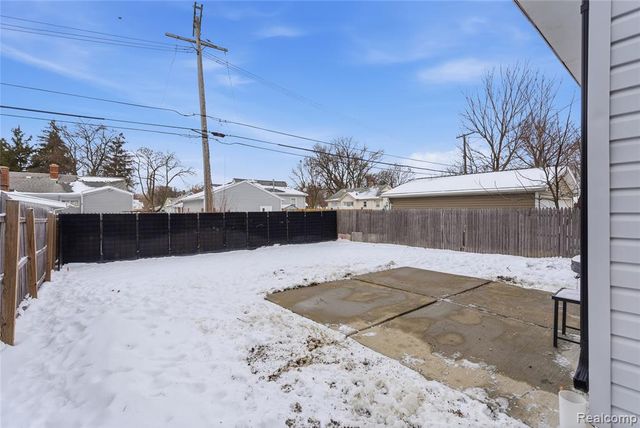 507 E Muir Avenue, Hazel Park, MI 48030