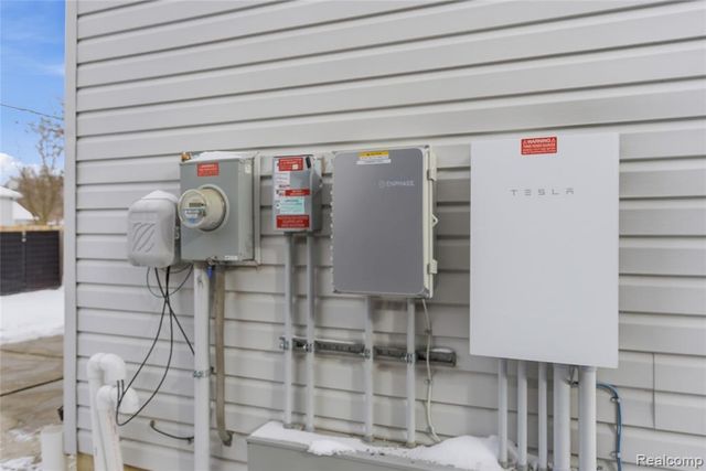 507 E Muir Avenue, Hazel Park, MI 48030