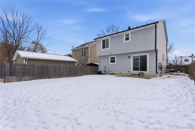 507 E Muir Avenue, Hazel Park, MI 48030