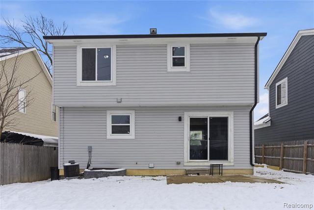 507 E Muir Avenue, Hazel Park, MI 48030