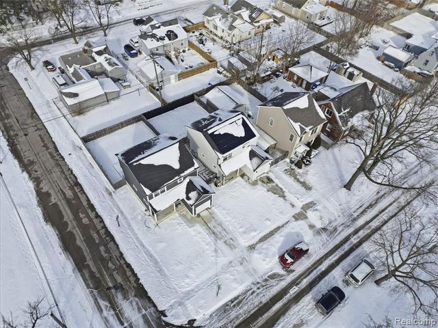 507 E Muir Avenue, Hazel Park, MI 48030