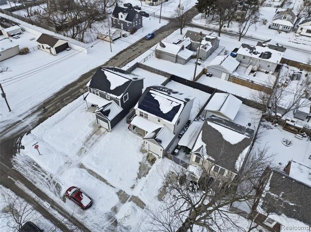 507 E Muir Avenue, Hazel Park, MI 48030